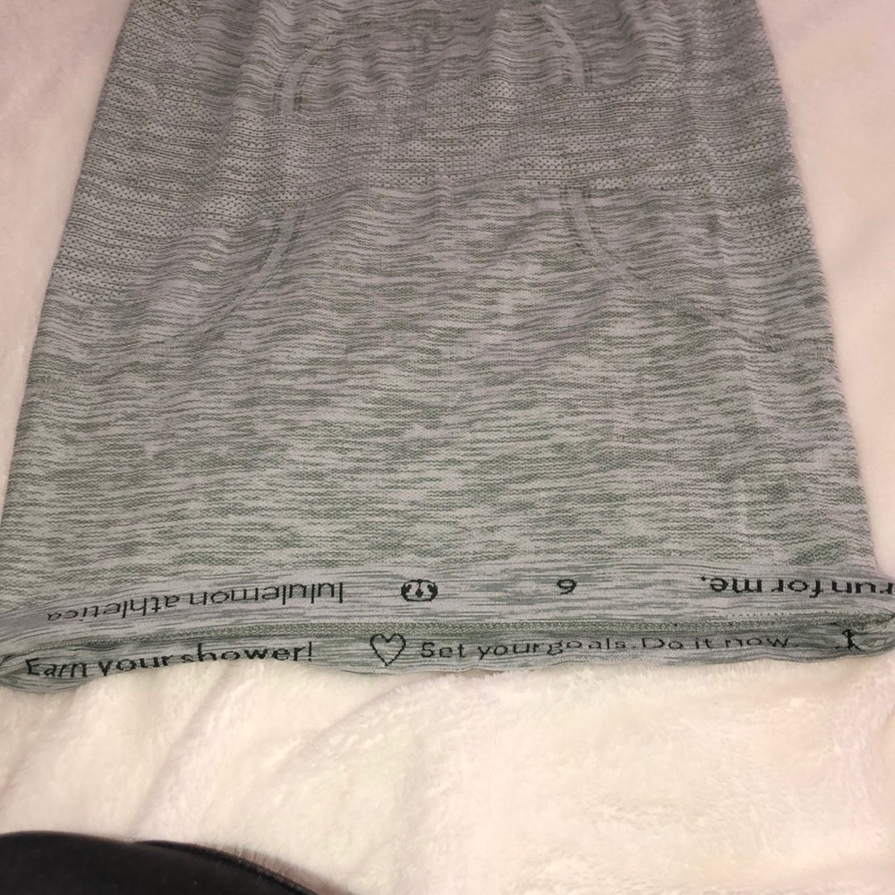 Lululemon Swift Tach Razorback - Picture 5 of 5